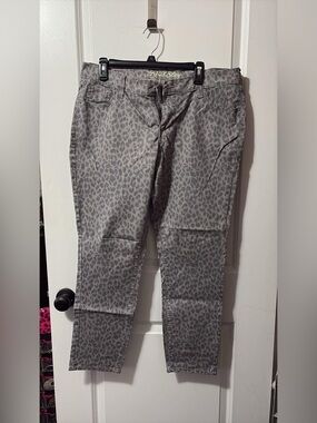 Old Navy Gray Leopard Print Women's Jeans